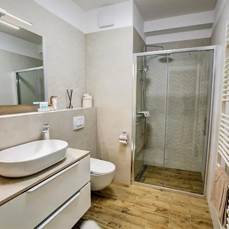 Luxury 4seasons With Garage *