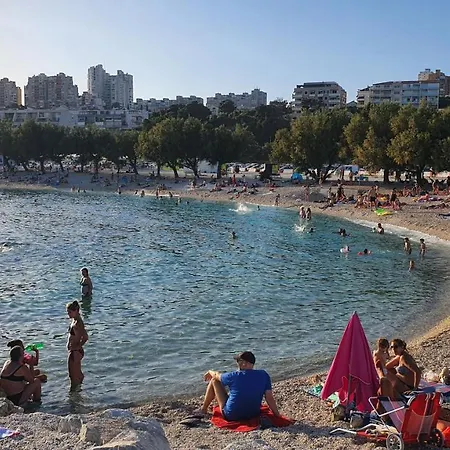 Luxury 4seasons With Garage