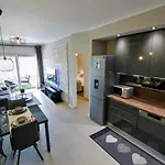 Luxury 4seasons With Garage Daire Split