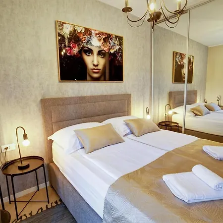 Luxury 4seasons With Garage