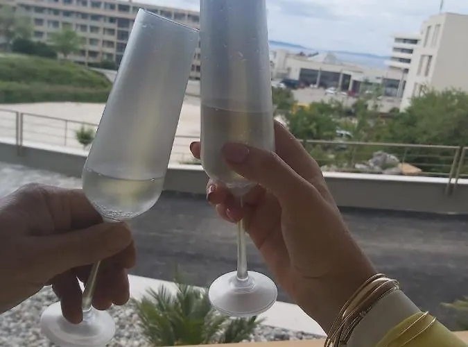 Luxury 4seasons With Garage Apartment Split