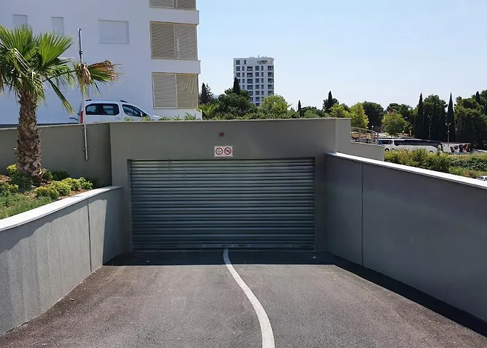 Luxury 4seasons With Garage Apartment Split