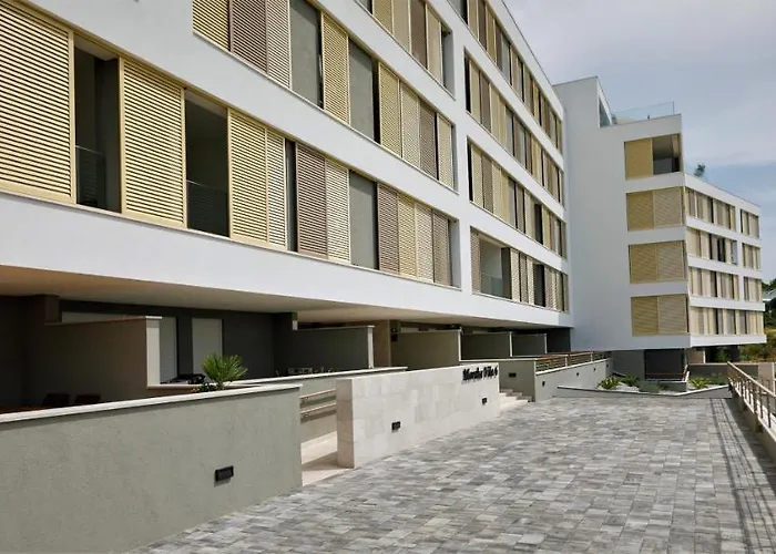 Luxury 4seasons With Garage *