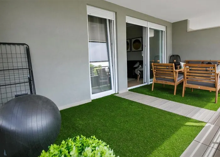 Luxury 4seasons With Garage Split