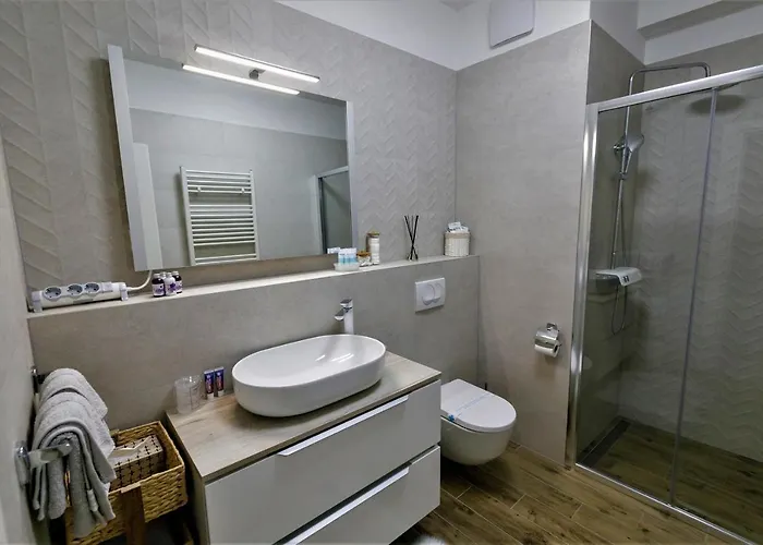 Luxury 4seasons With Garage Split