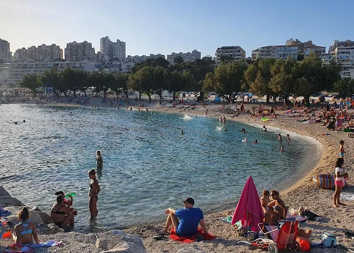 Luxury 4seasons With Garage