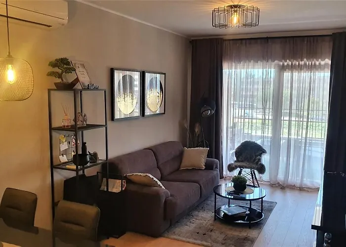 Luxury 4seasons With Garage Split