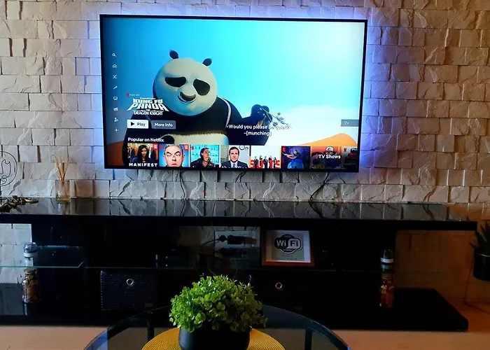 Luxury 4seasons With Garage Apartment *